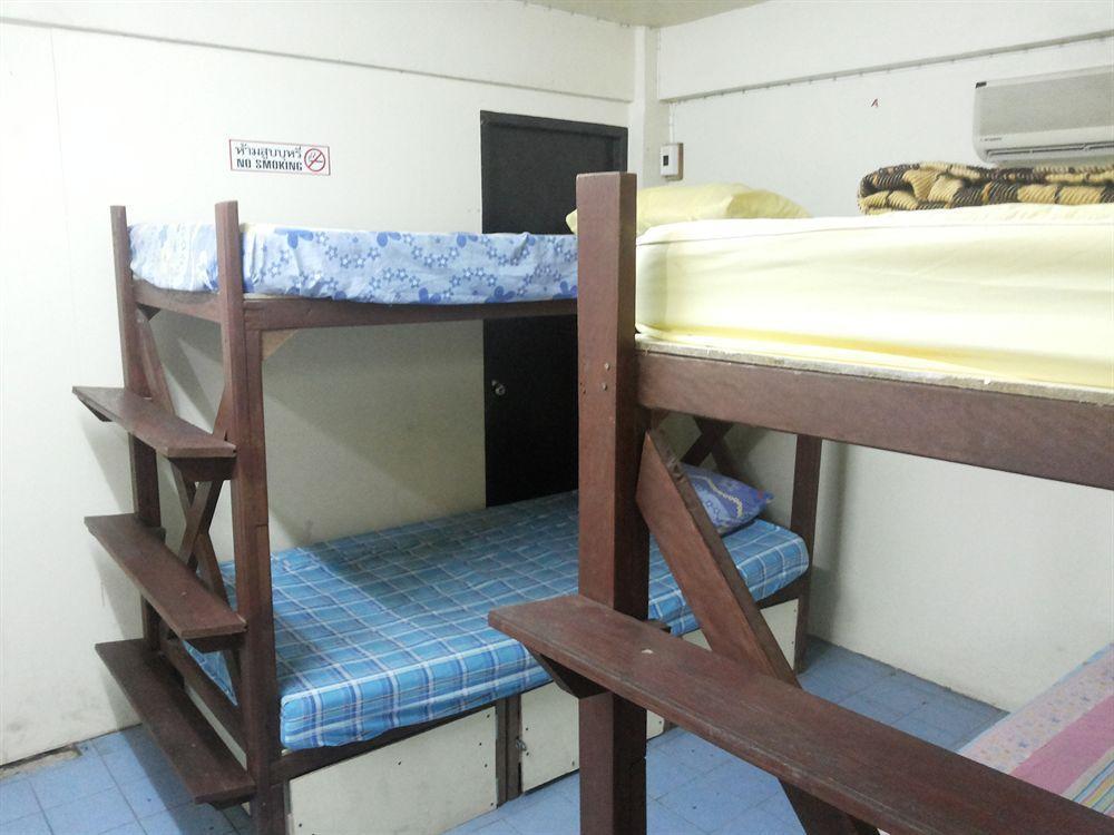 Q6 At 6 Hostel Bangkok Kültér fotó